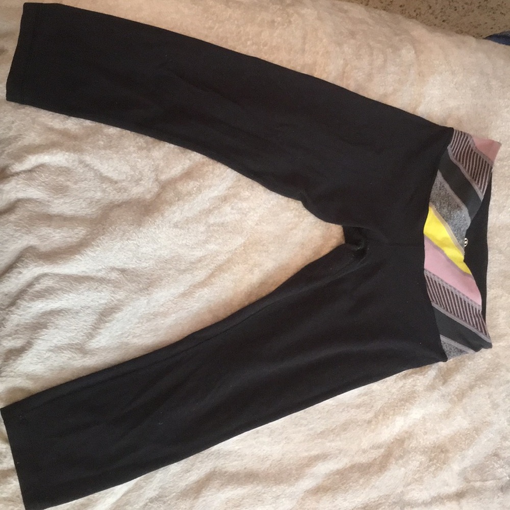 Lululemon Wunder Under crops size 6